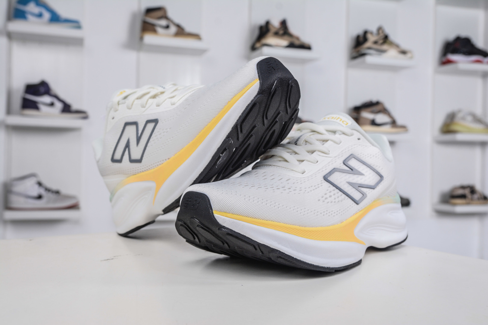 200 New Balance Fresh Foam X More v6 厚底网布织物减震舒适越野跑步鞋 MMOR68C