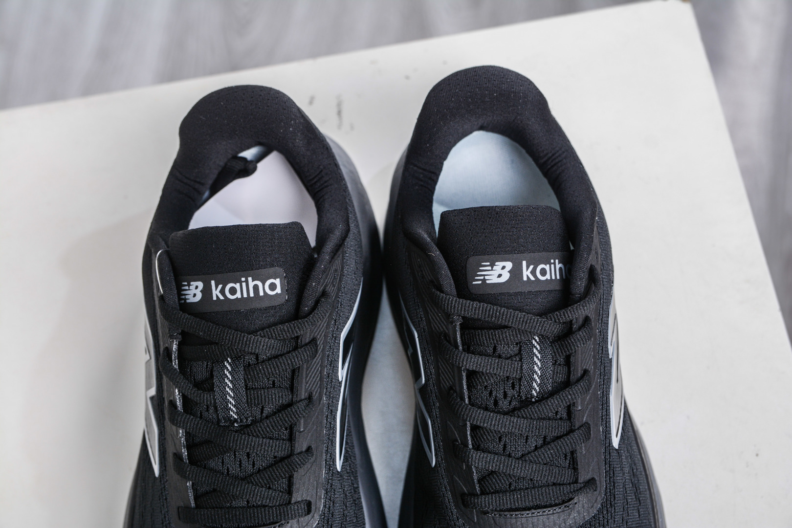 200 New Balance Fresh Foam X More v6 厚底网布织物减震舒适越野跑步鞋能让您的双脚保持凉爽 MMOR68B