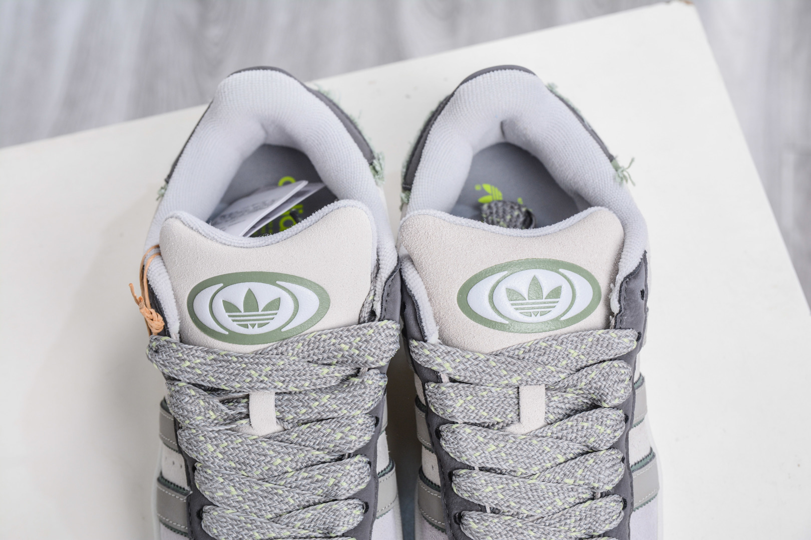 150 Adidas Originals Campus 00s 百搭单品学院系列面包风经典复古低帮百搭休闲运动板鞋 JR0106