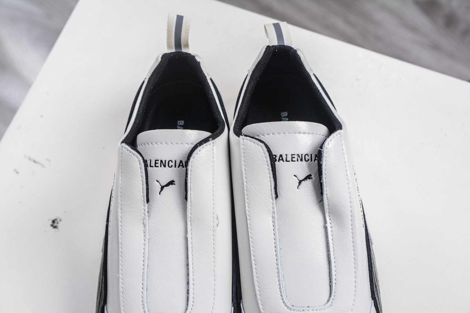 200 巴黎世家和PUMA联名的Speedcat运动鞋 灵感来自赛车鞋 406515-02