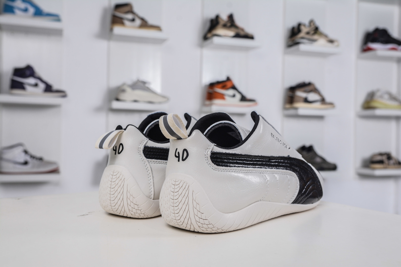 200 巴黎世家和PUMA联名的Speedcat运动鞋 灵感来自赛车鞋 406515-02