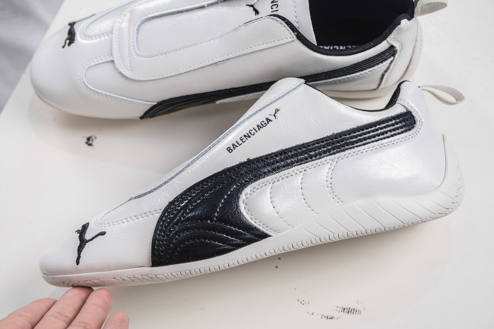 200 巴黎世家和PUMA联名的Speedcat运动鞋 灵感来自赛车鞋 406515-02