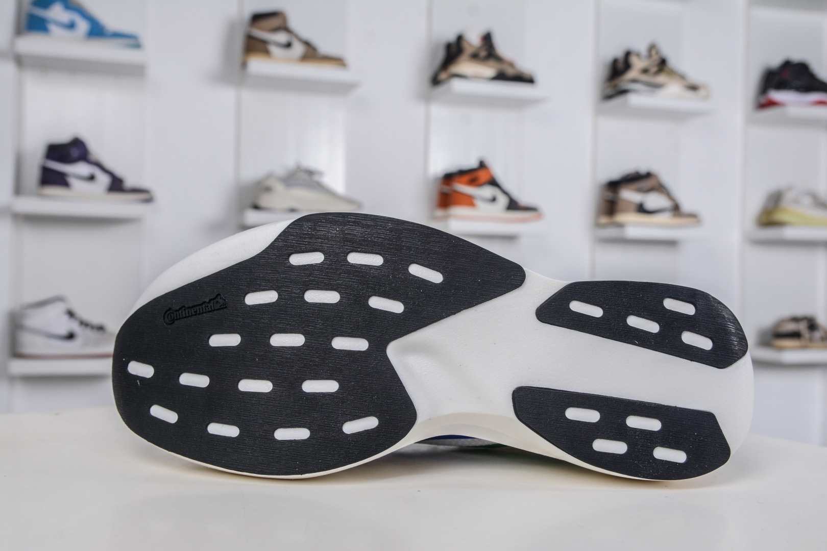 230 AD Adizero EVO SL 马拉松竞速专业跑鞋 CELERMESH针织网面非常轻薄 KI3393