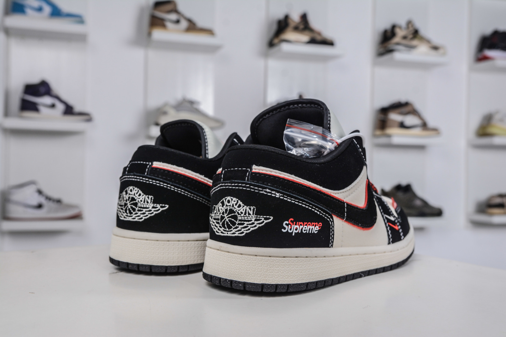 270 Air Jordan 1 Retro Low x Supreme SUP联名-米黑红 QJ2025-002