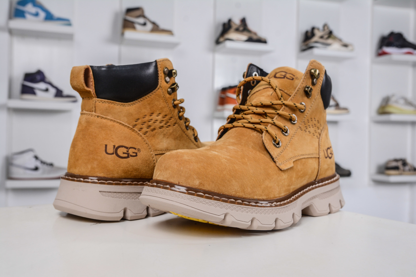 280 UGG Tasman Weather Hybrid 塔斯曼混合系列中帮轻量休闲马丁靴