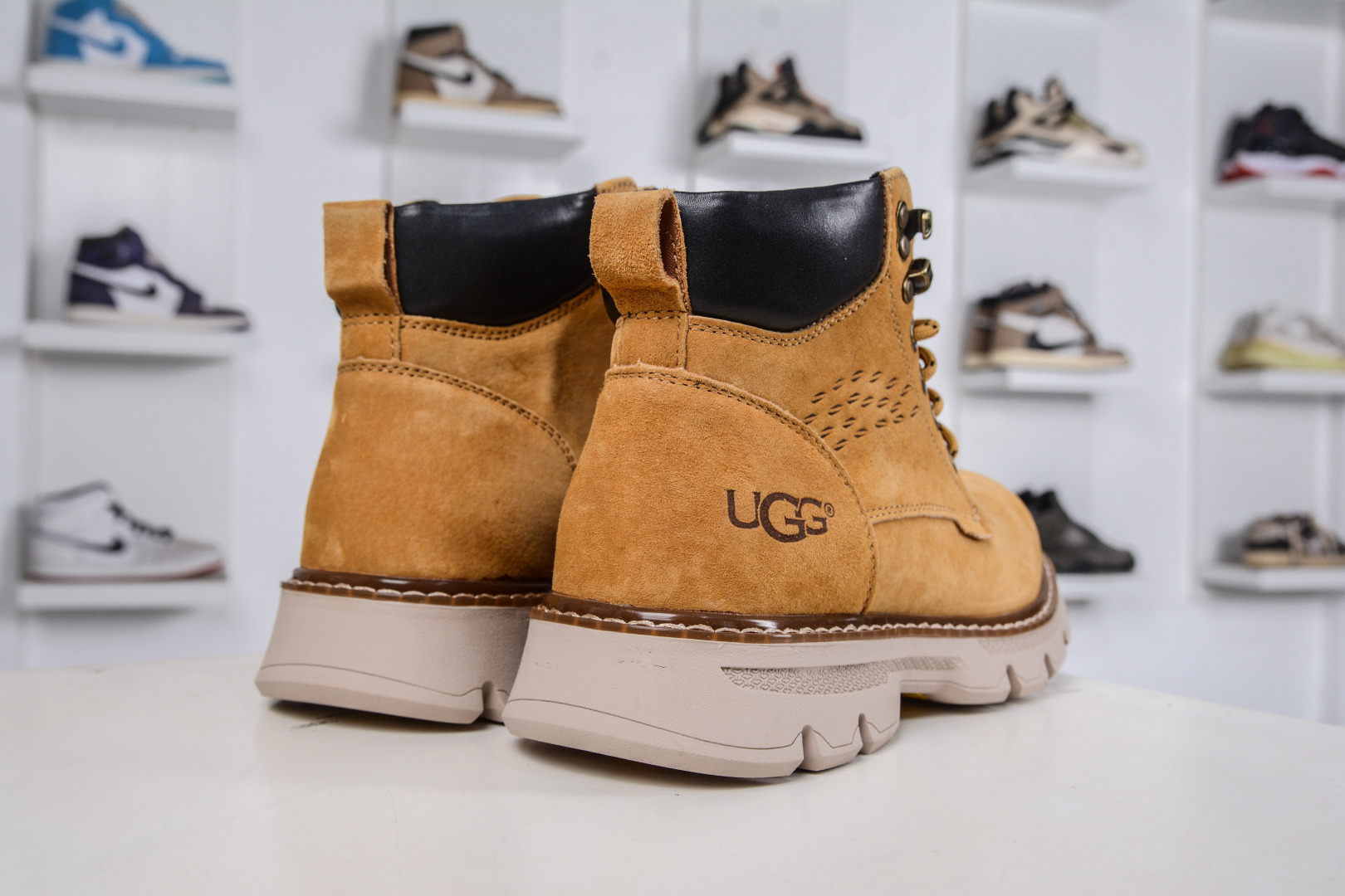 280 UGG Tasman Weather Hybrid 塔斯曼混合系列中帮轻量休闲马丁靴