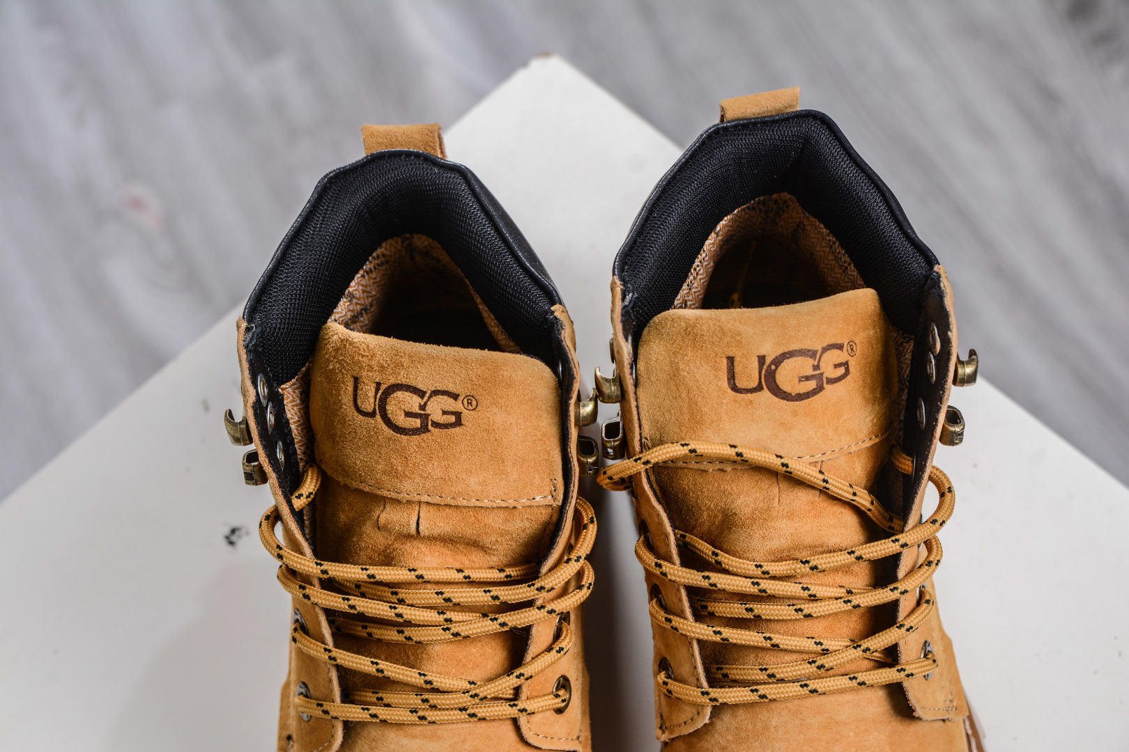 280 UGG Tasman Weather Hybrid 塔斯曼混合系列中帮轻量休闲马丁靴