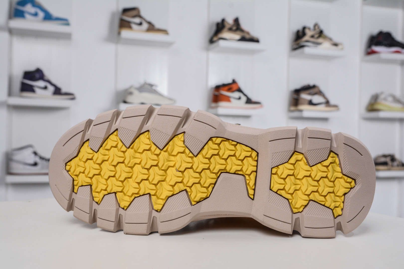 280 UGG Tasman Weather Hybrid 塔斯曼混合系列中帮轻量休闲马丁靴