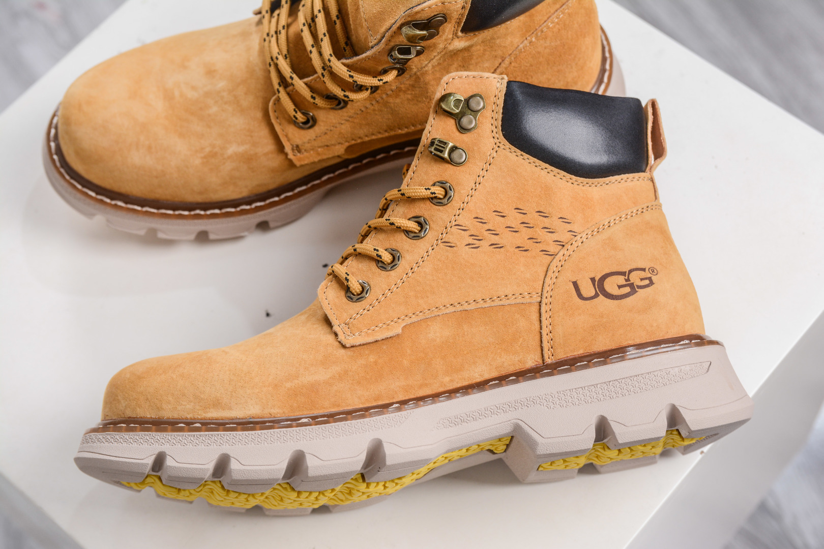 280 UGG Tasman Weather Hybrid 塔斯曼混合系列中帮轻量休闲马丁靴