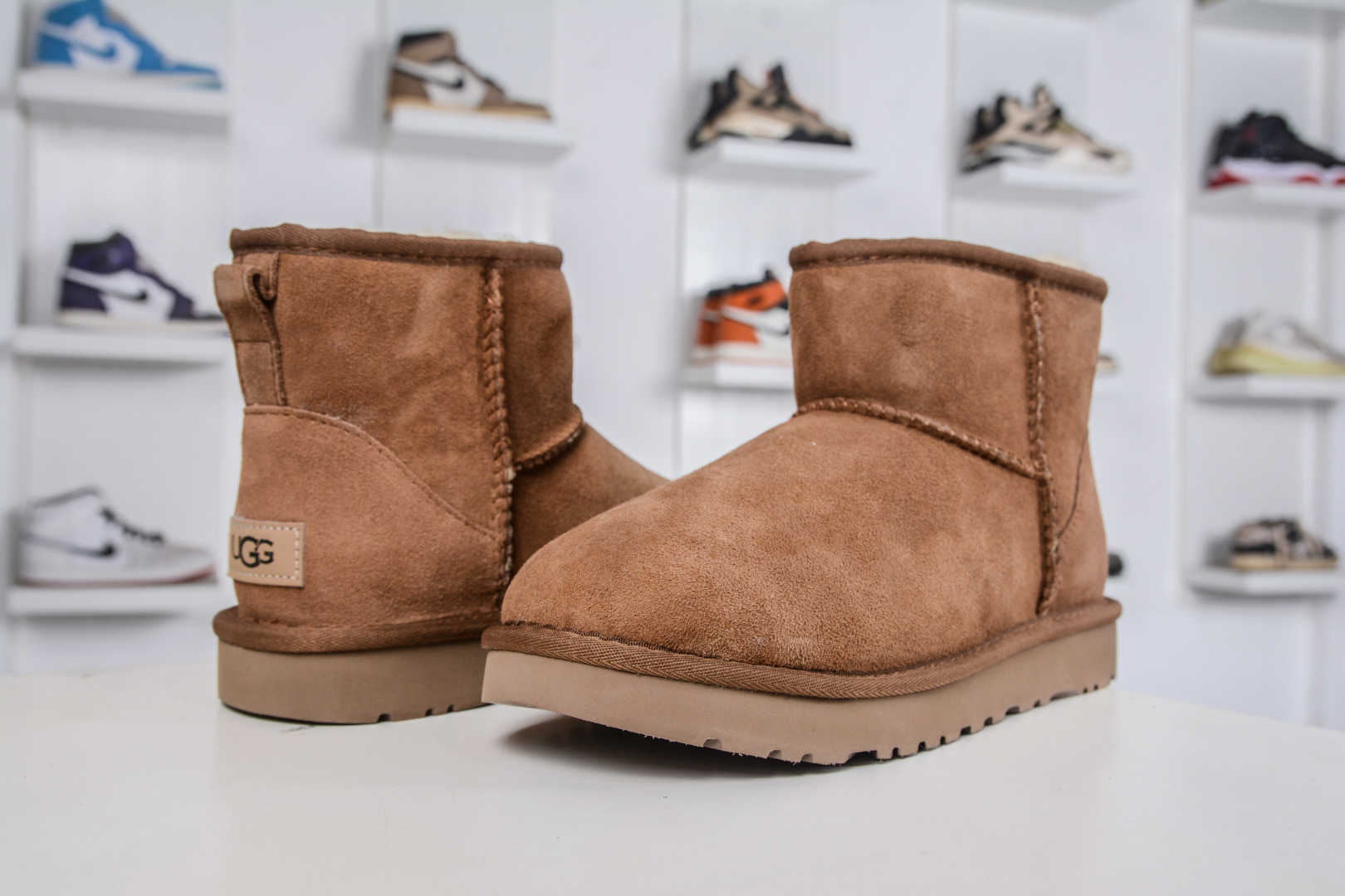 210 UGG CLASSIC MINI II 栗色 中筒薄底保暖雪地靴羊毛一体迷你短靴 1016222-CHE