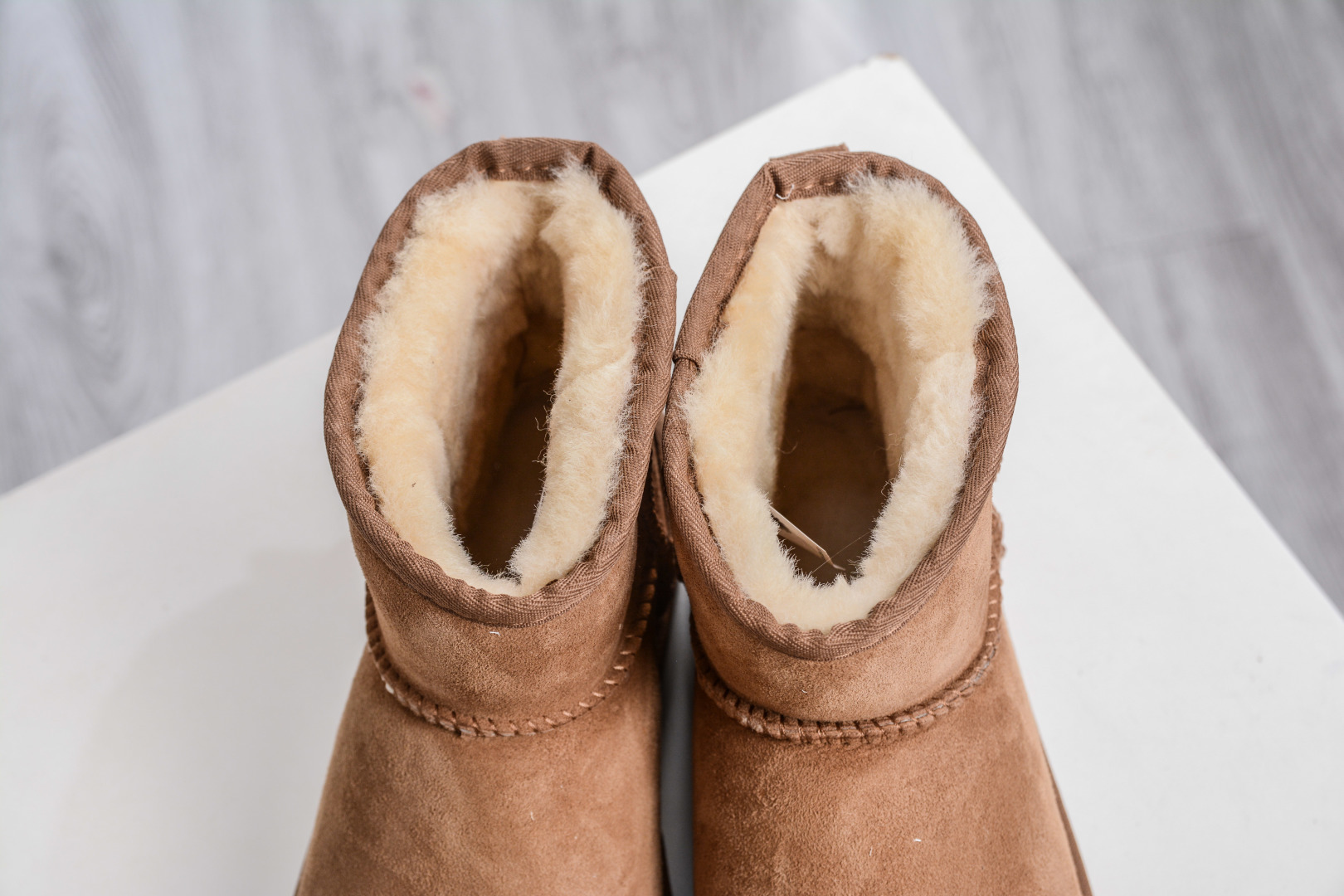 210 UGG CLASSIC MINI II 栗色 中筒薄底保暖雪地靴羊毛一体迷你短靴 1016222-CHE