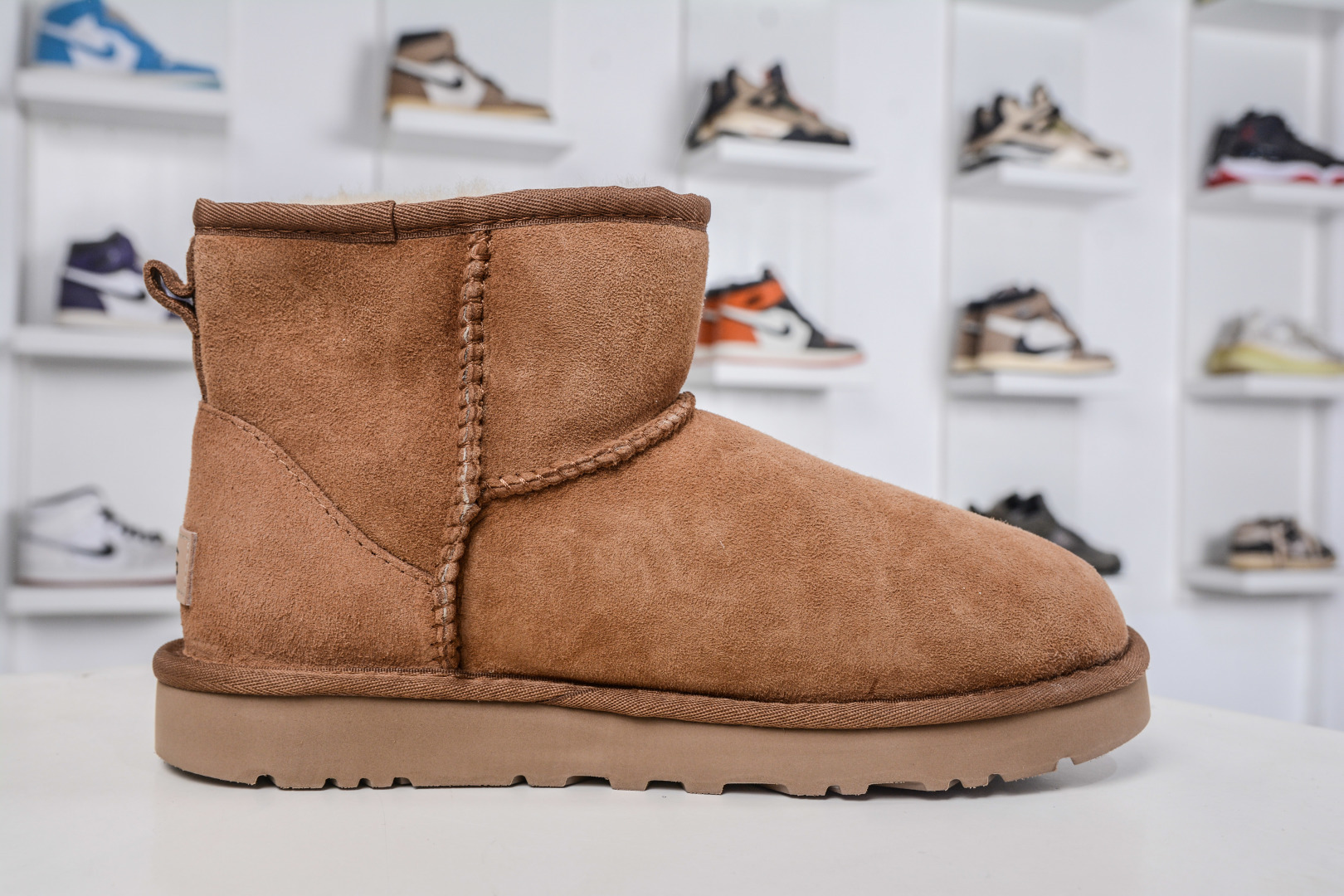 210 UGG CLASSIC MINI II 栗色 中筒薄底保暖雪地靴羊毛一体迷你短靴 1016222-CHE
