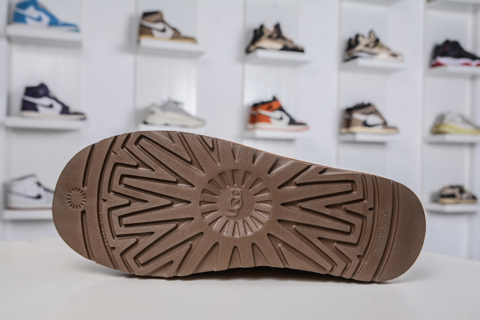 210 UGG CLASSIC MINI II 栗色 中筒薄底保暖雪地靴羊毛一体迷你短靴 1016222-CHE