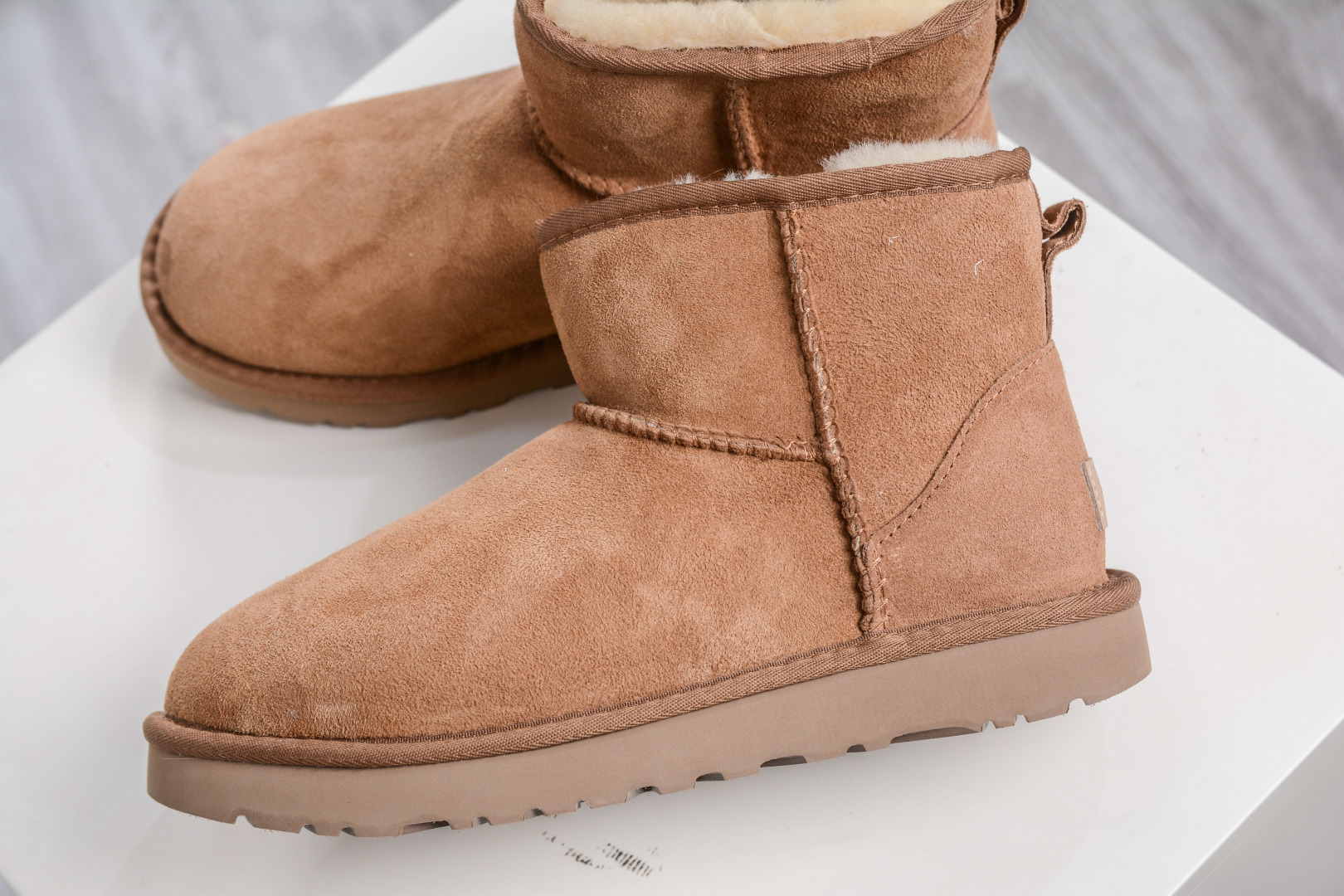210 UGG CLASSIC MINI II 栗色 中筒薄底保暖雪地靴羊毛一体迷你短靴 1016222-CHE