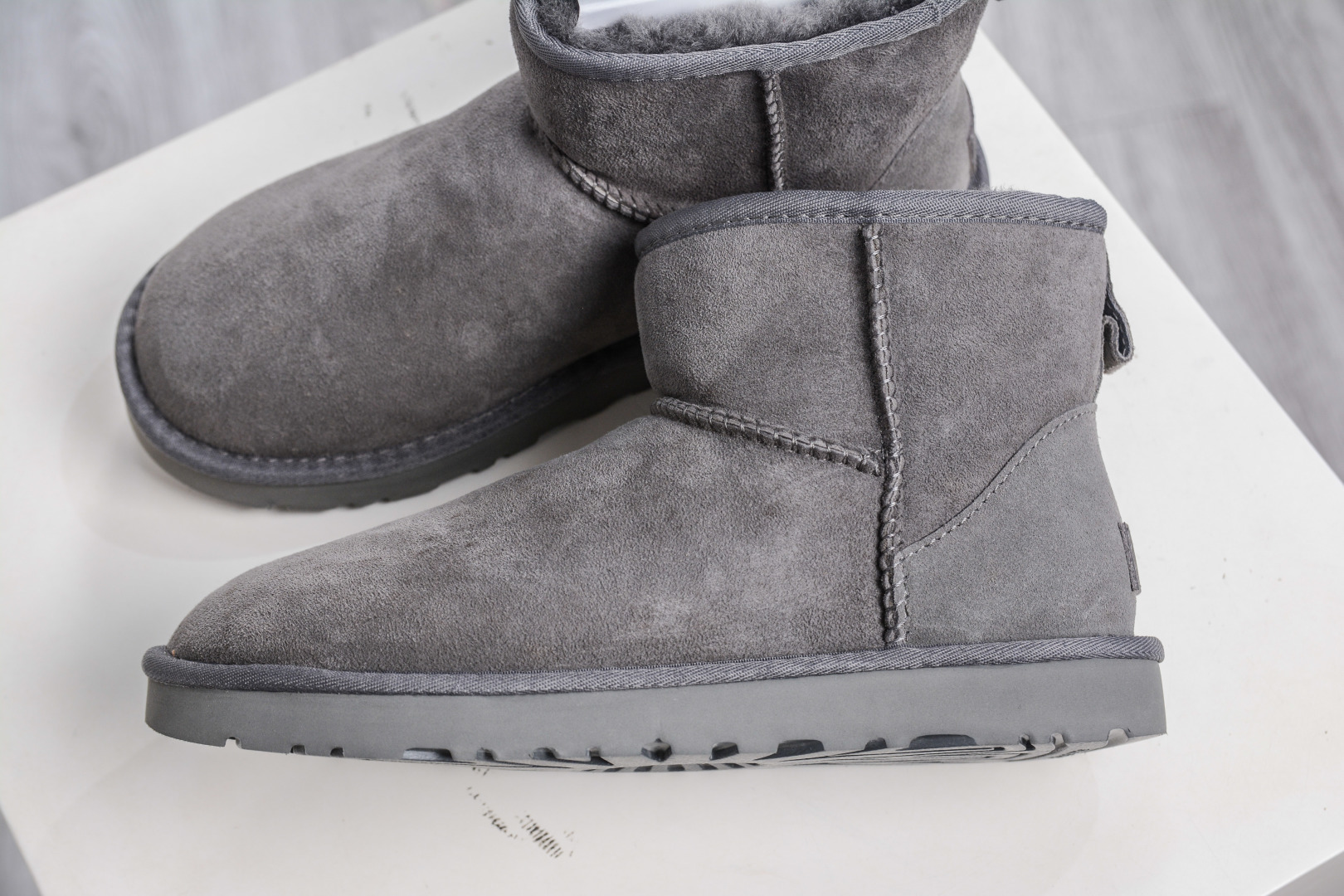 210 UGG CLASSIC MINI II 灰色 中筒薄底保暖雪地靴羊毛一体迷你短靴 1016222-GREY