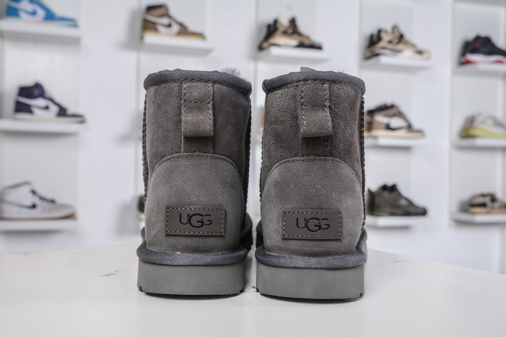 210 UGG CLASSIC MINI II 灰色 中筒薄底保暖雪地靴羊毛一体迷你短靴 1016222-GREY