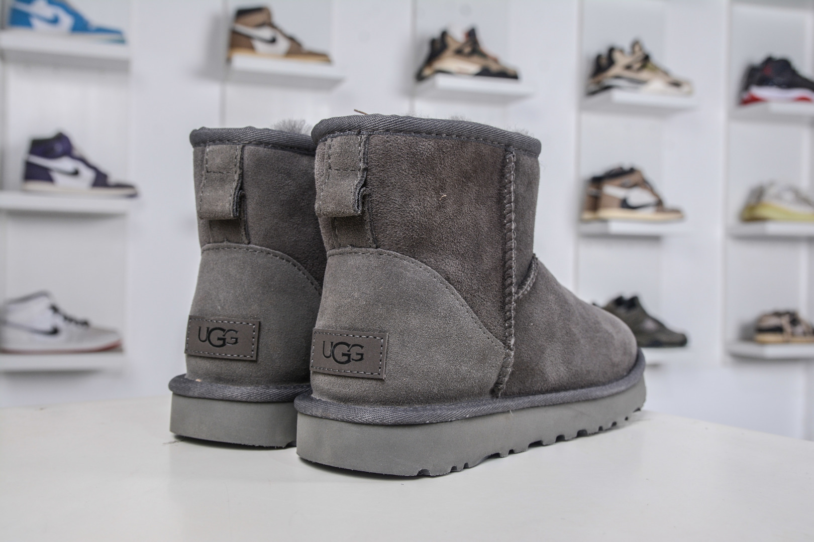 210 UGG CLASSIC MINI II 灰色 中筒薄底保暖雪地靴羊毛一体迷你短靴 1016222-GREY