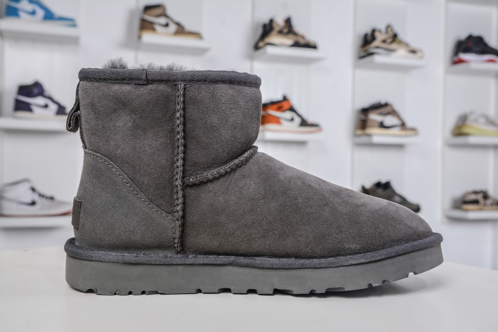 210 UGG CLASSIC MINI II 灰色 中筒薄底保暖雪地靴羊毛一体迷你短靴 1016222-GREY