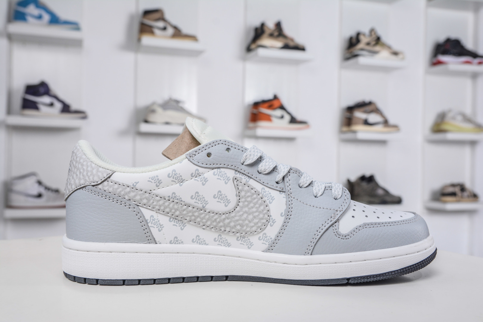 270 TS x Air Jordan x Stussy AJ1 Low 倒钩低帮联名斯图西-白浅灰印花 DZ5899-026