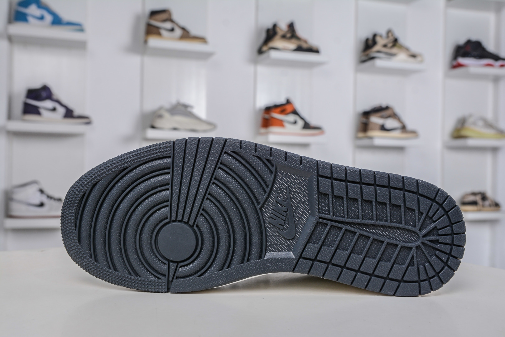 270 TS x Air Jordan x Stussy AJ1 Low 倒钩低帮联名斯图西-白浅灰印花 DZ5899-026