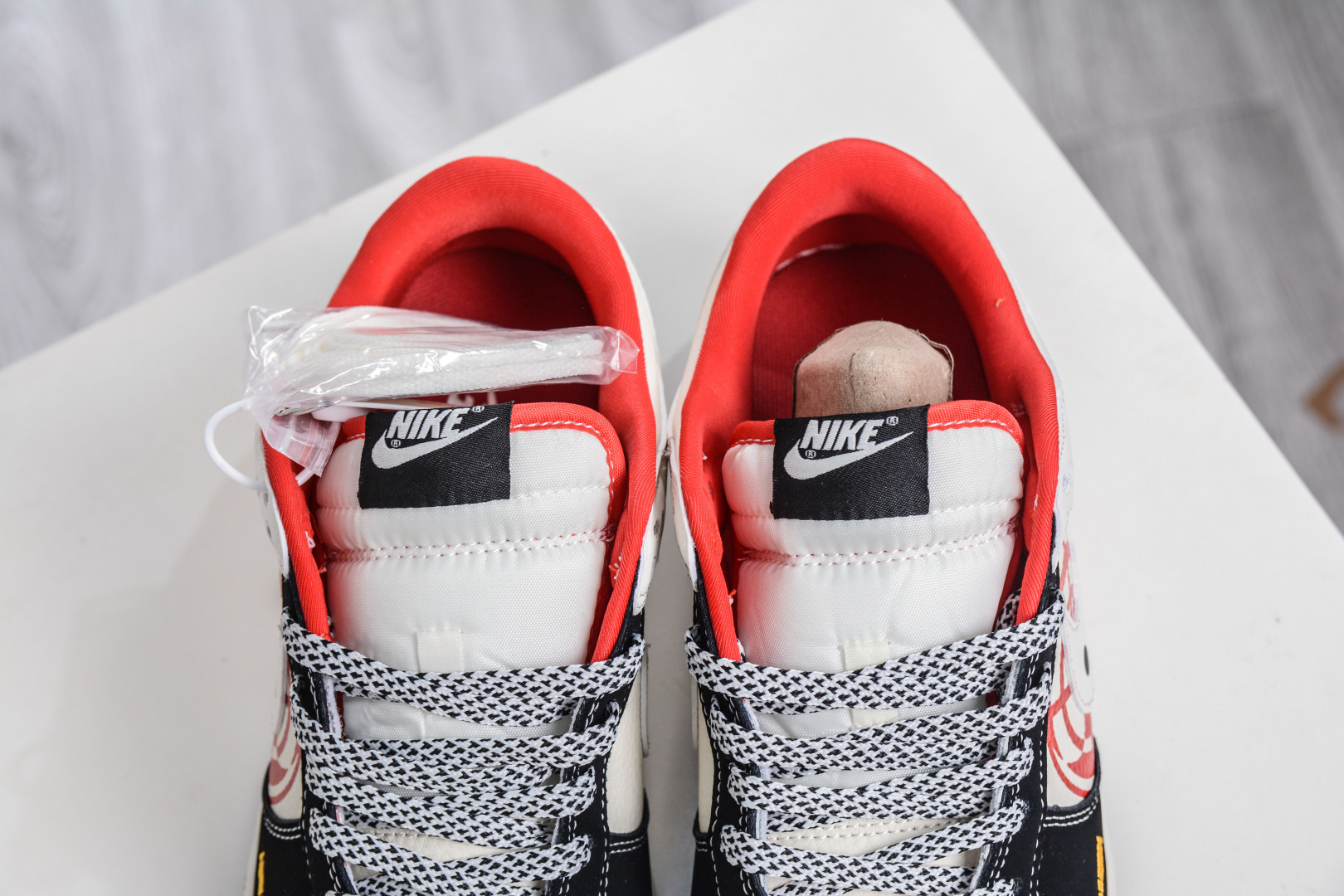 270 Nike SB Dunk Low 左轮图案 黑白红小勾 SR8888-010