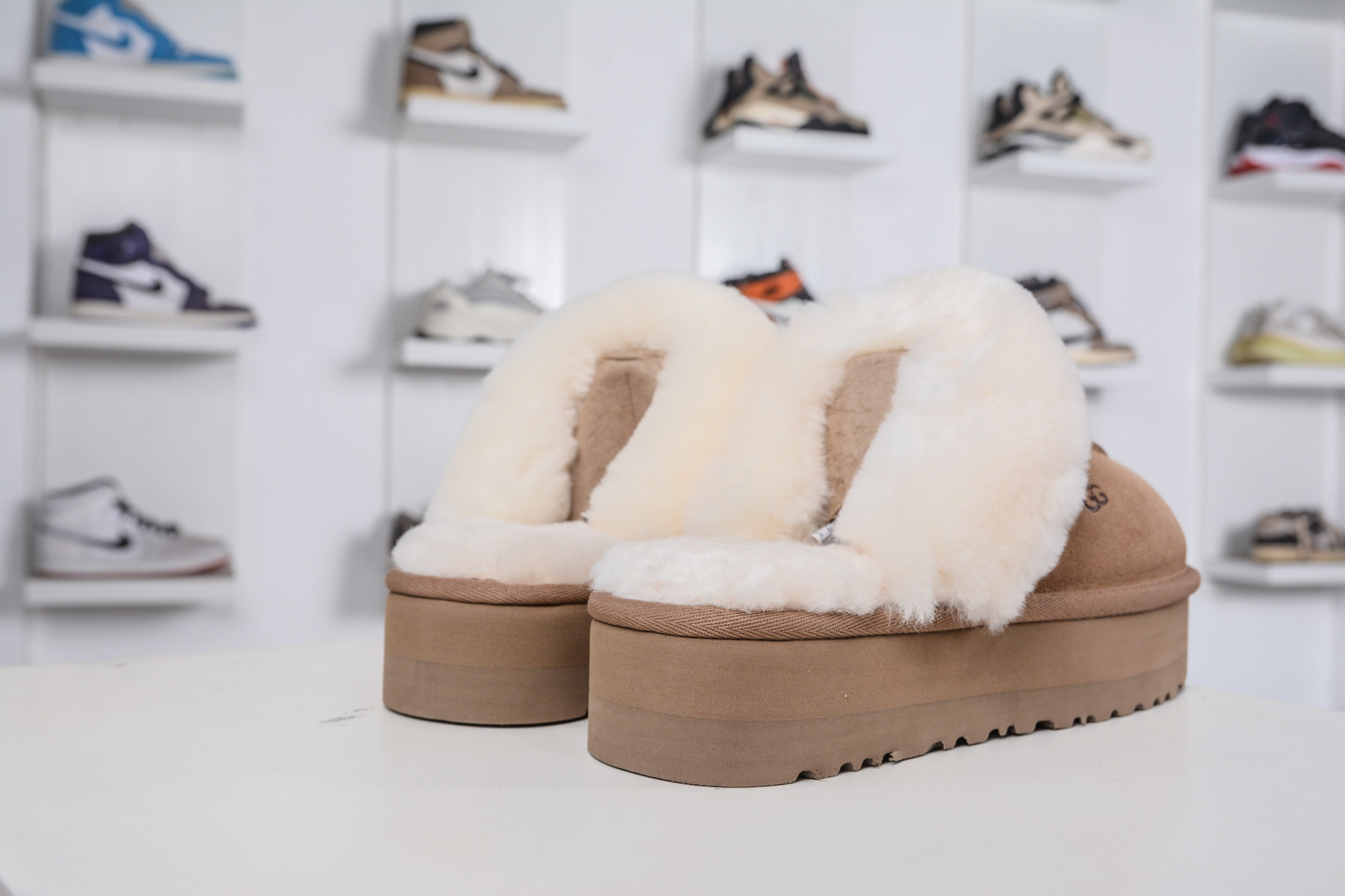 210 UGG 星拖厚底 栗色 秋冬羊皮毛一体雪地靴 1122550-CHE