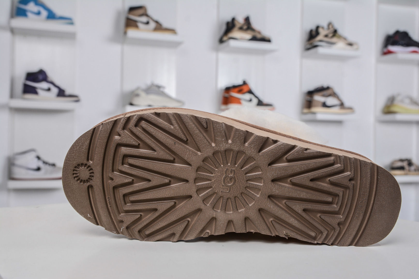 210 UGG 星拖厚底 栗色 秋冬羊皮毛一体雪地靴 1122550-CHE