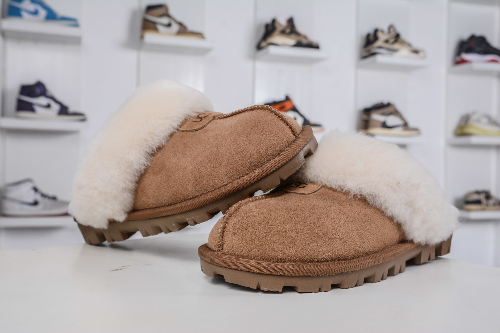 210 价格更正 UGG 星拖鞋薄底 栗色 秋冬羊皮毛一体雪地靴 1015125-CHE