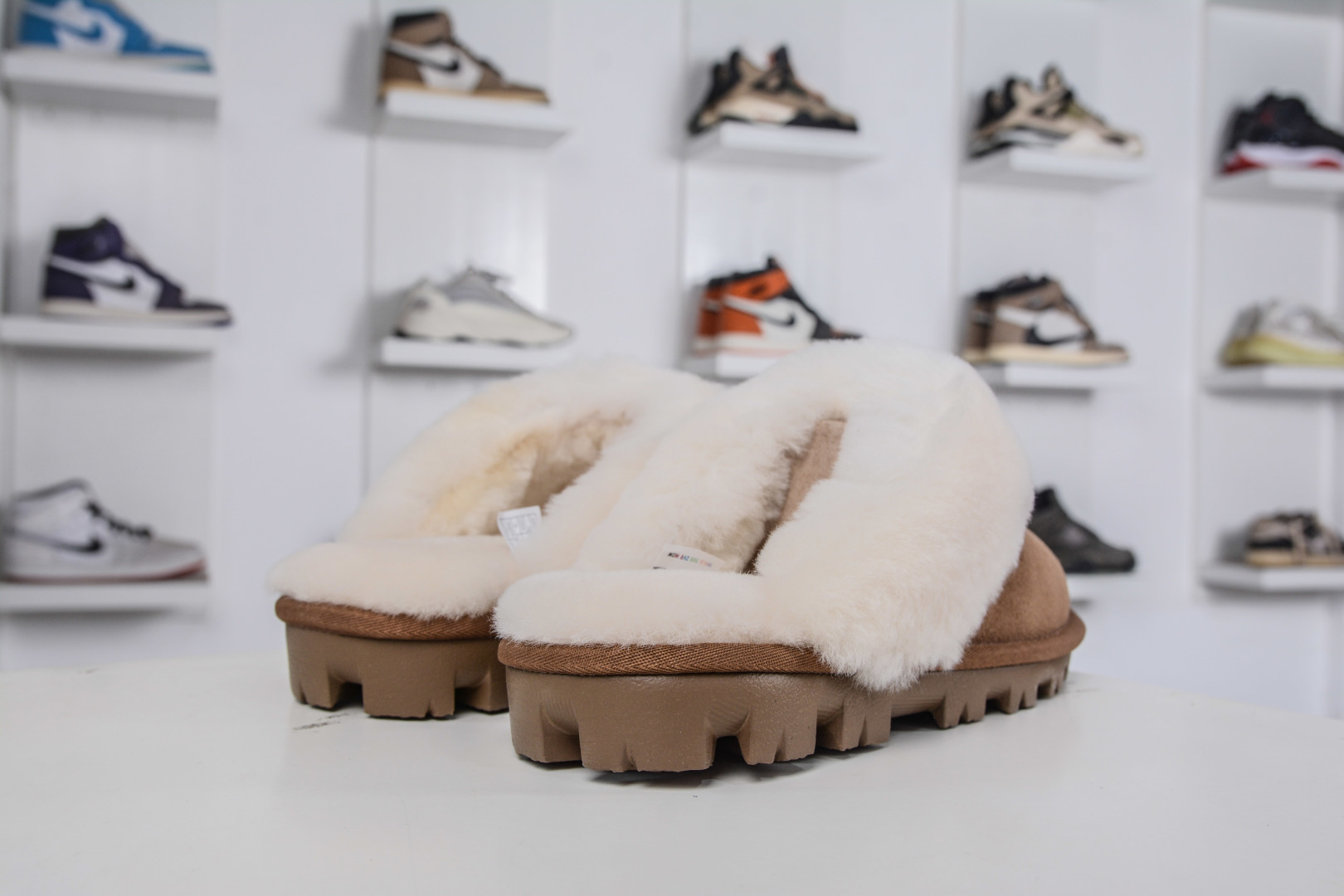 210 价格更正 UGG 星拖鞋薄底 栗色 秋冬羊皮毛一体雪地靴 1015125-CHE