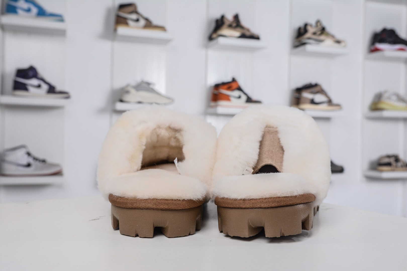 210 价格更正 UGG 星拖鞋薄底 栗色 秋冬羊皮毛一体雪地靴 1015125-CHE