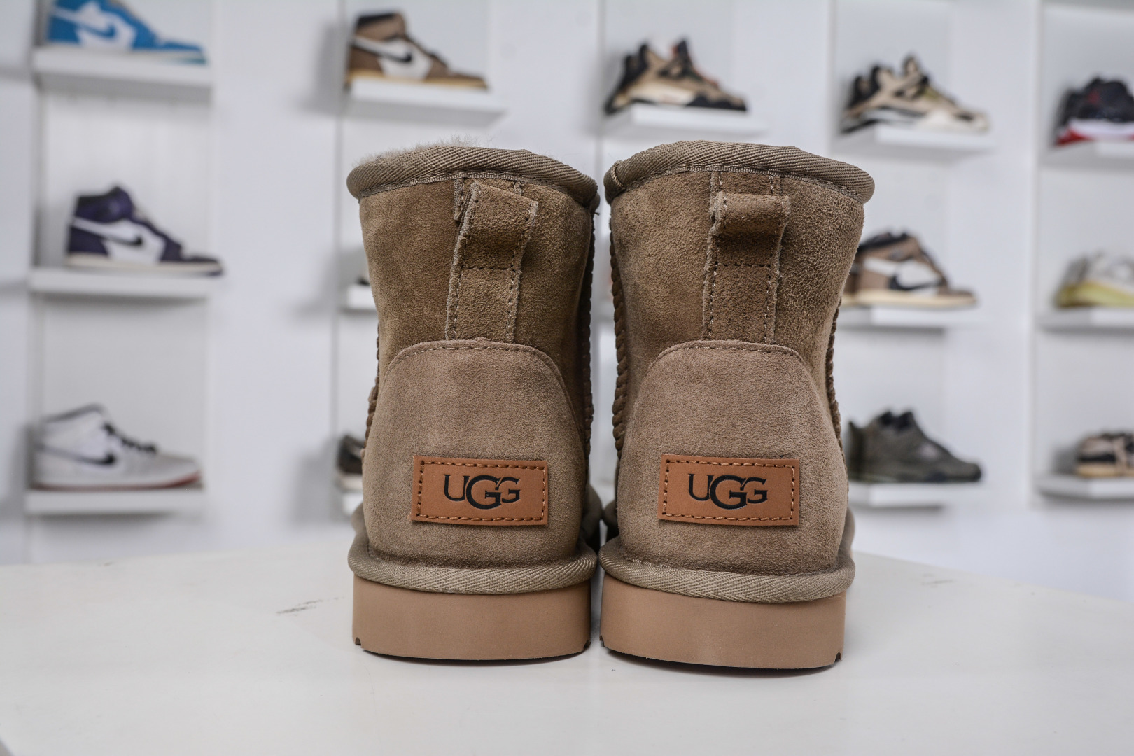 210 UGG CLASSIC MINI II 棕色 中筒薄底保暖雪地靴羊毛一体迷你短靴 1016222-ALP