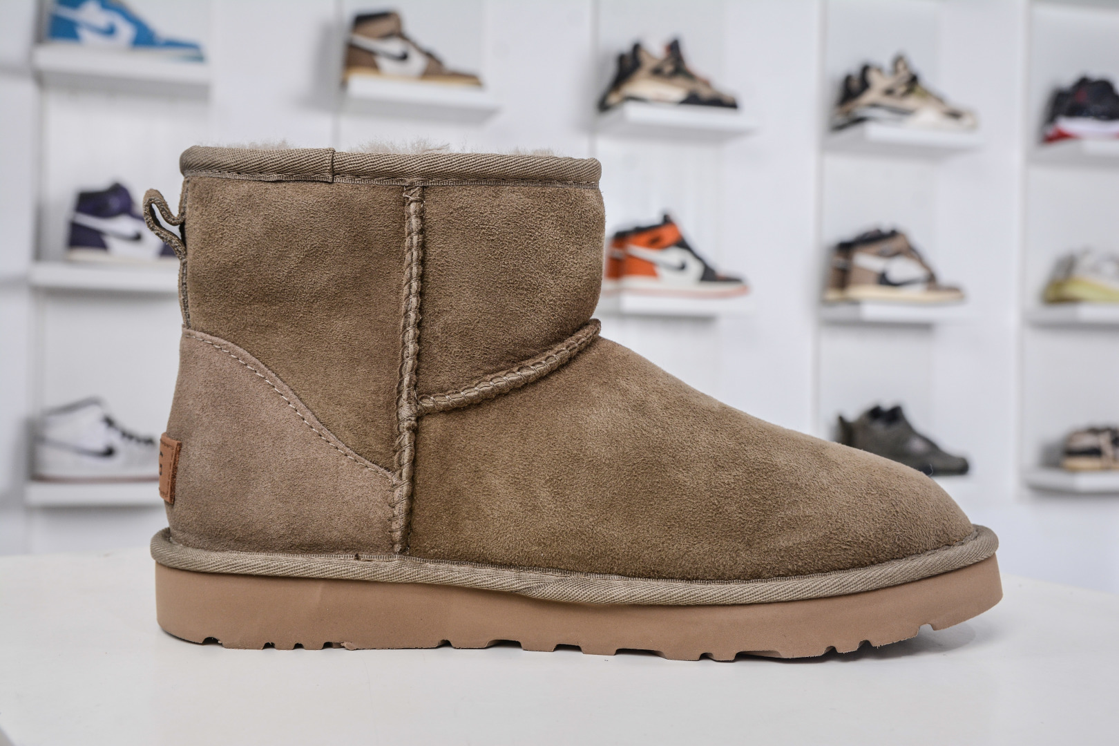210 UGG CLASSIC MINI II 棕色 中筒薄底保暖雪地靴羊毛一体迷你短靴 1016222-ALP