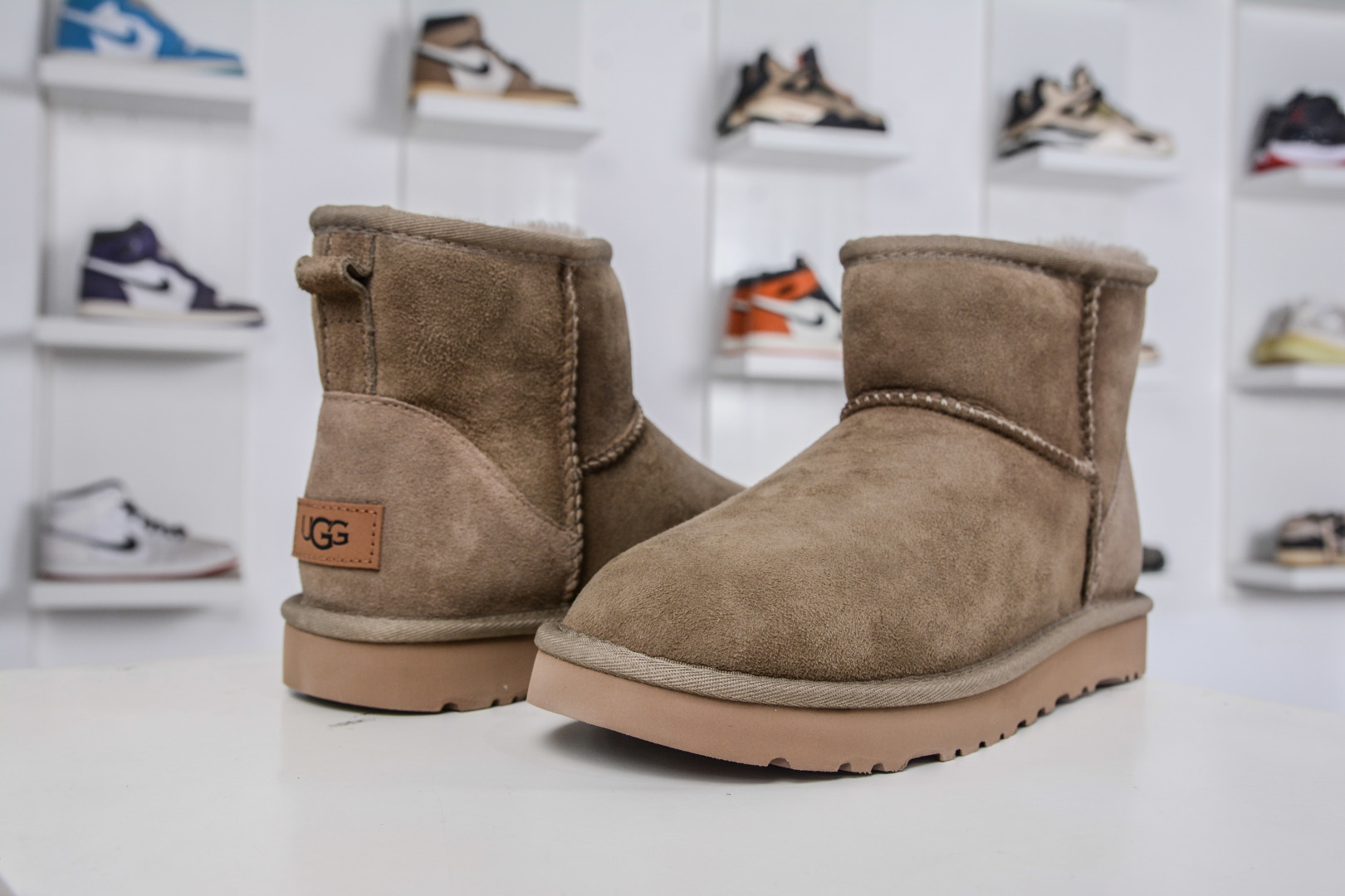 210 UGG CLASSIC MINI II 棕色 中筒薄底保暖雪地靴羊毛一体迷你短靴 1016222-ALP
