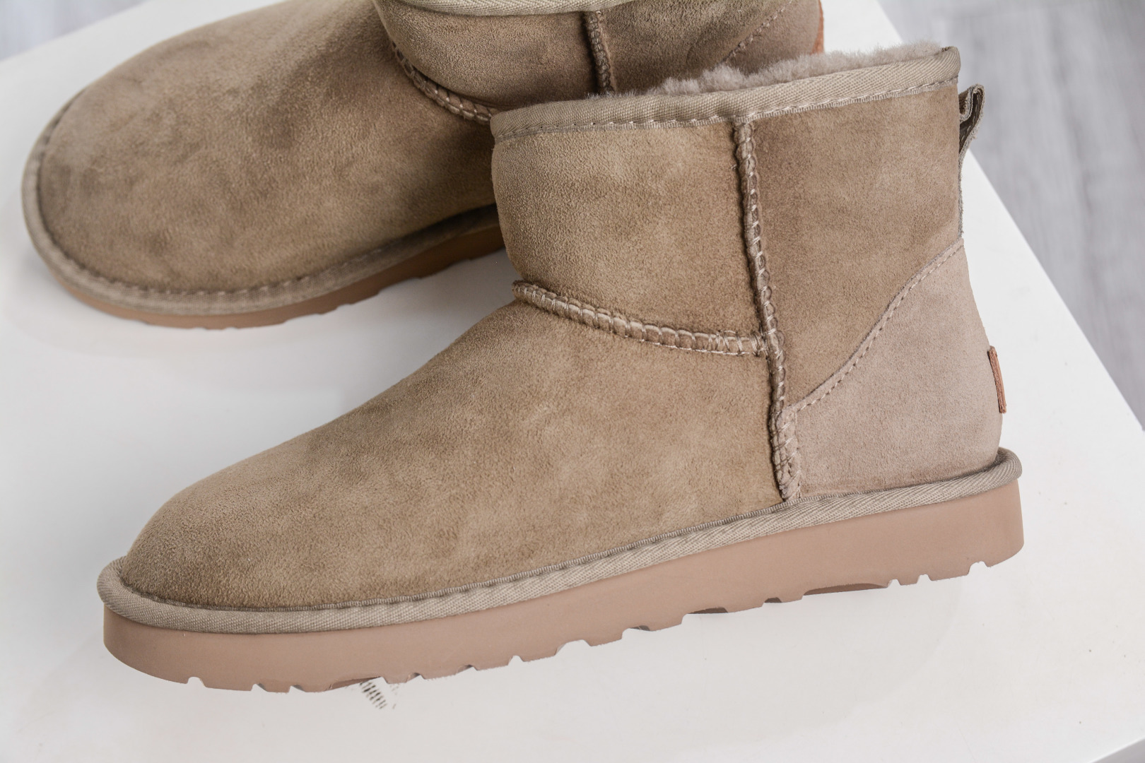 210 UGG CLASSIC MINI II 棕色 中筒薄底保暖雪地靴羊毛一体迷你短靴 1016222-ALP