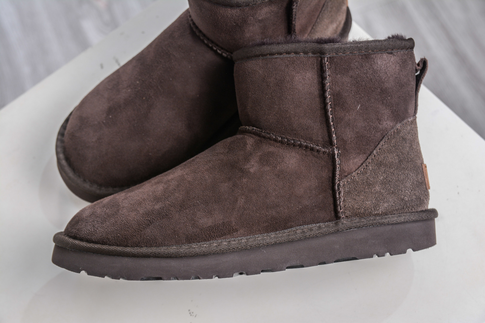 210 UGG CLASSIC MINI II 巧克力色 中筒薄底保暖雪地靴羊毛一体迷你短靴 1016222-CHO
