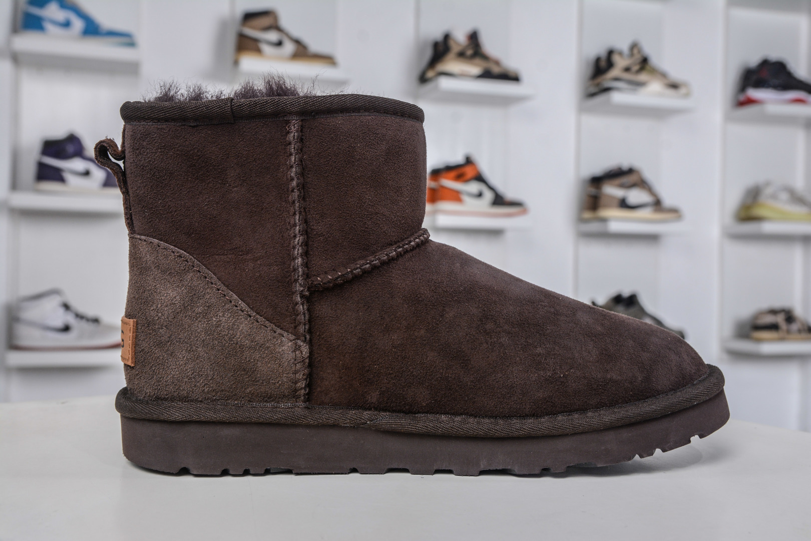 210 UGG CLASSIC MINI II 巧克力色 中筒薄底保暖雪地靴羊毛一体迷你短靴 1016222-CHO