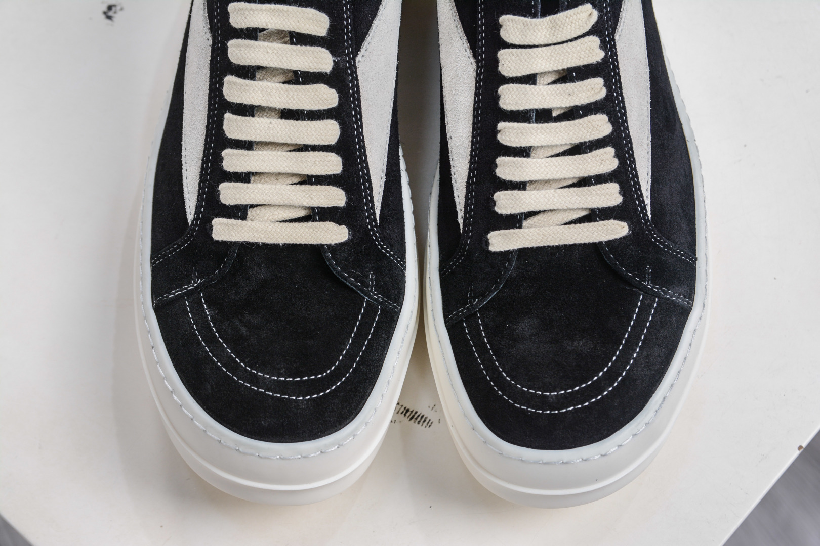 450 M版纯原 全新出货 Rick Owens Edfu 瑞克·欧文斯低帮麂皮面时尚运动板鞋 黑白麂皮