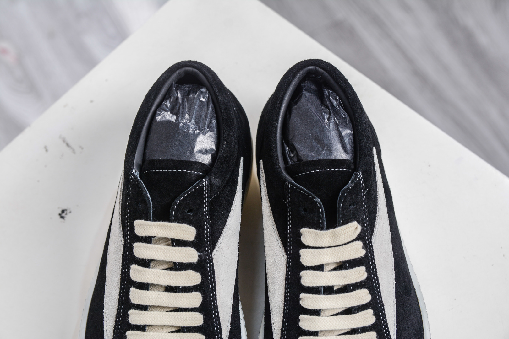 450 M版纯原 全新出货 Rick Owens Edfu 瑞克·欧文斯低帮麂皮面时尚运动板鞋 黑白麂皮