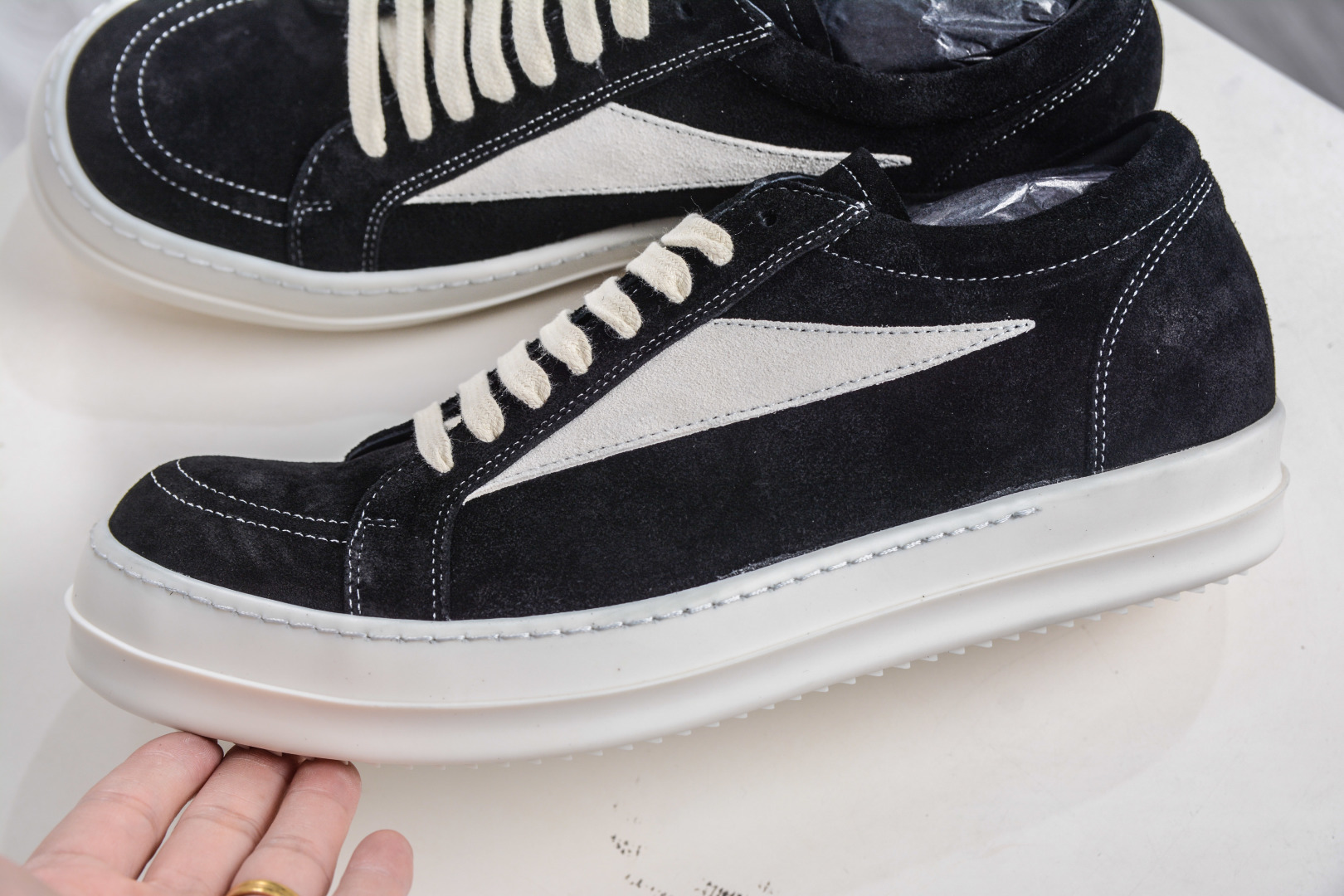 450 M版纯原 全新出货 Rick Owens Edfu 瑞克·欧文斯低帮麂皮面时尚运动板鞋 黑白麂皮