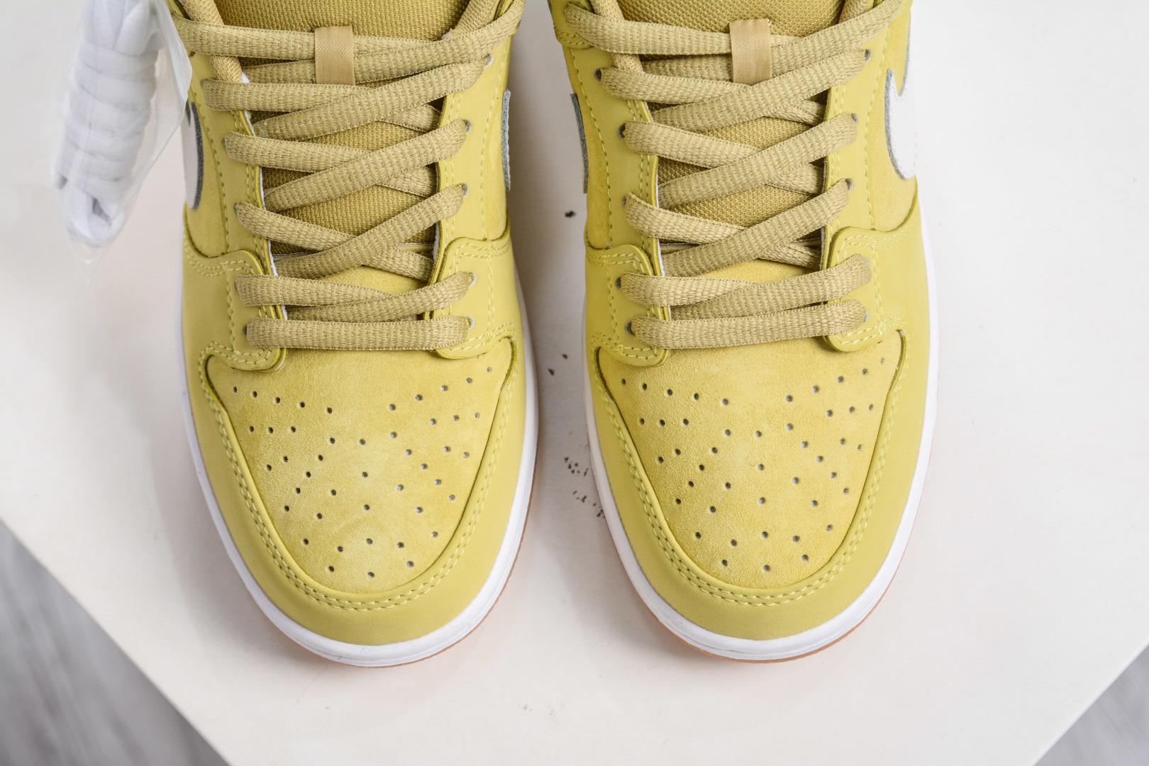 200 Nike Dunk SB LOW PRO 黄白生胶 FJ1674-700