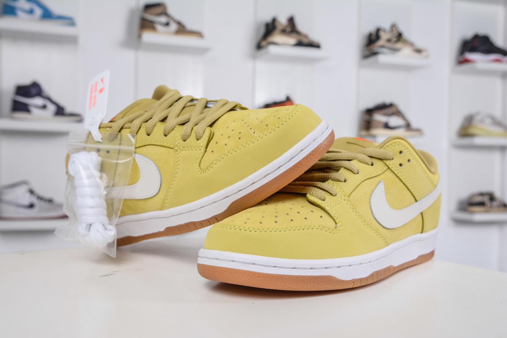 200 Nike Dunk SB LOW PRO 黄白生胶 FJ1674-700
