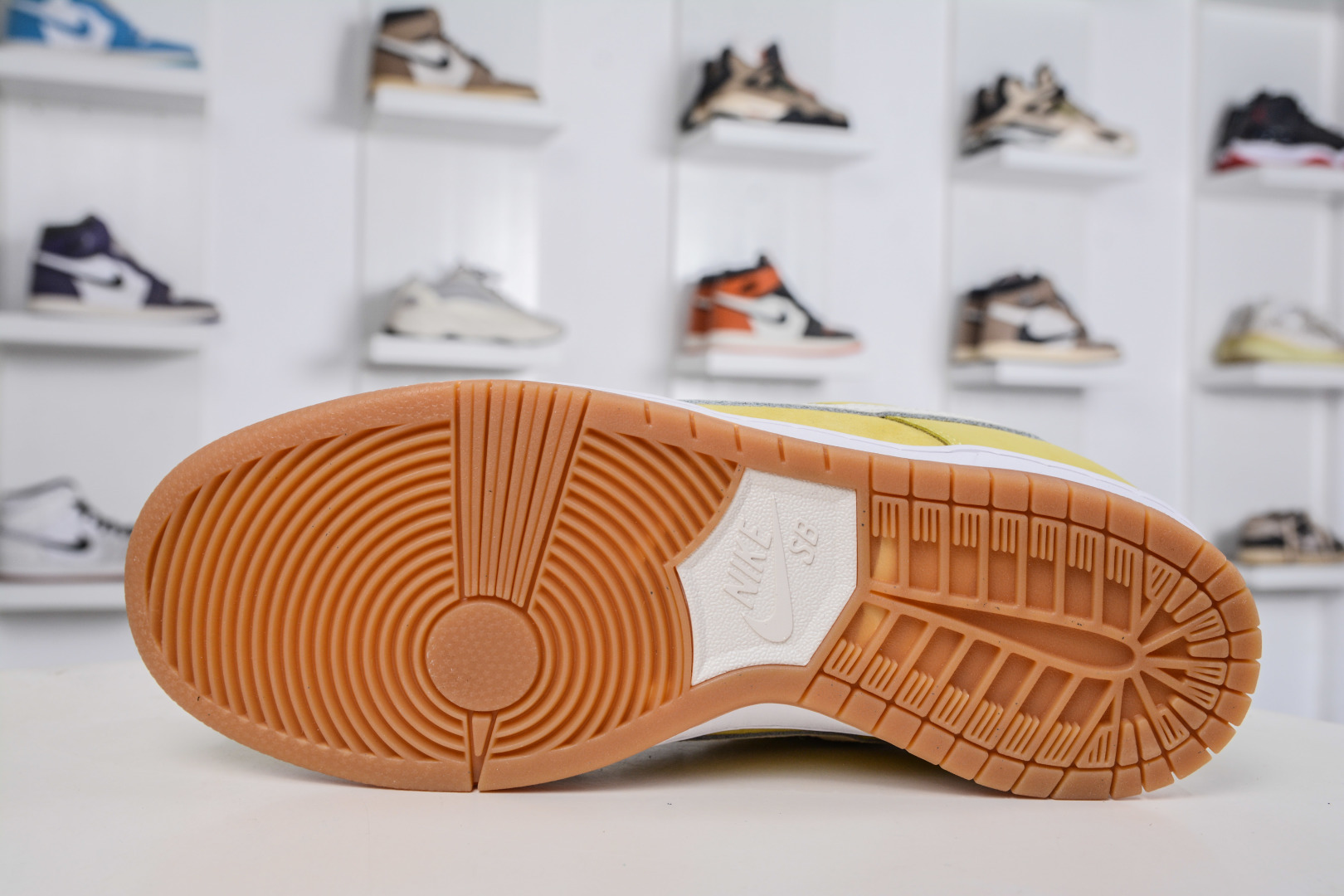 200 Nike Dunk SB LOW PRO 黄白生胶 FJ1674-700