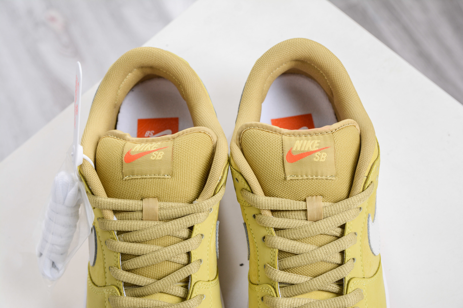 200 Nike Dunk SB LOW PRO 黄白生胶 FJ1674-700