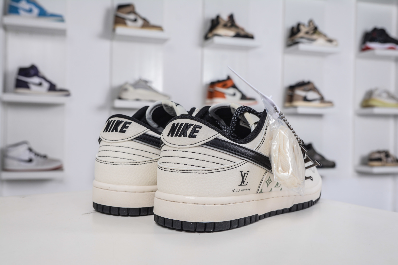 270 Nike SB Dunk Low x Louis Vuitton LV联名-印花米黑勾 HH7518-095