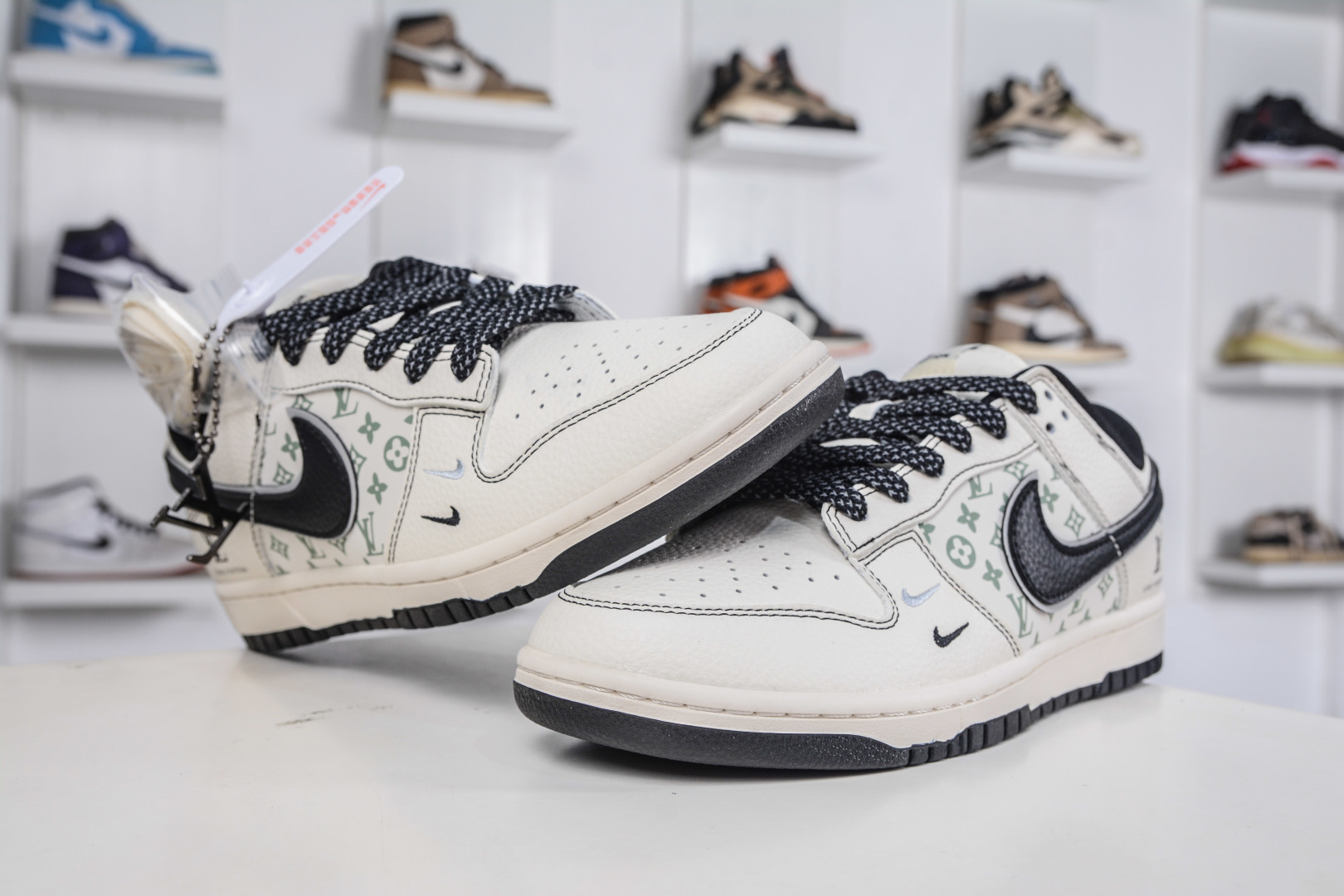 270 Nike SB Dunk Low x Louis Vuitton LV联名-印花米黑勾 HH7518-095