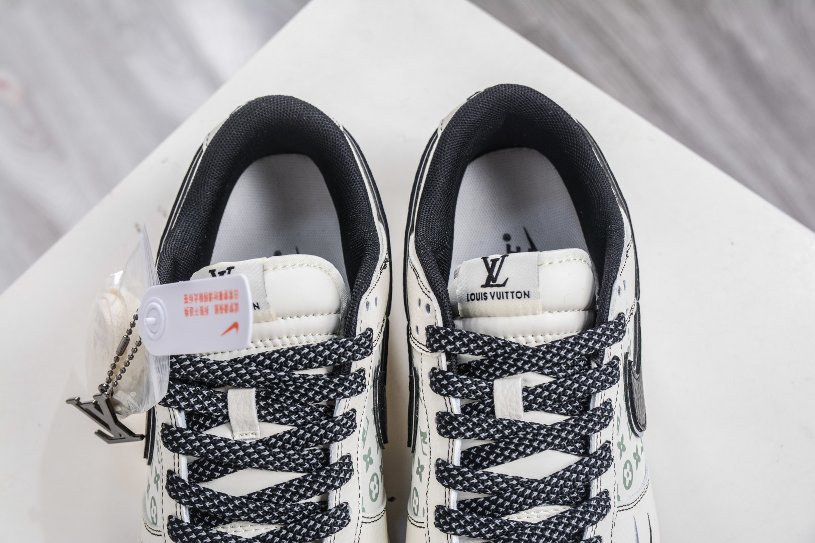 270 Nike SB Dunk Low x Louis Vuitton LV联名-印花米黑勾 HH7518-095