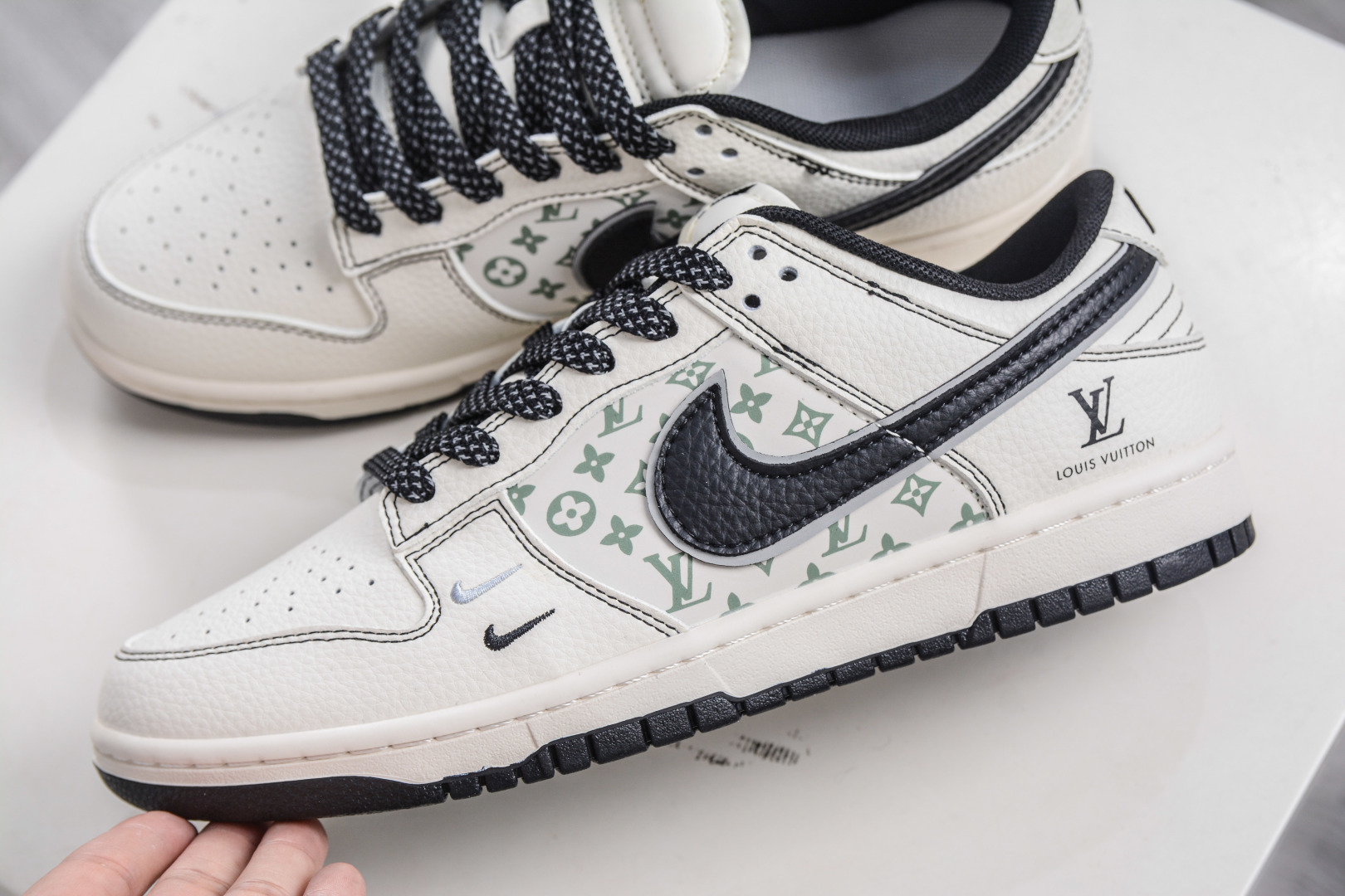 270 Nike SB Dunk Low x Louis Vuitton LV联名-印花米黑勾 HH7518-095