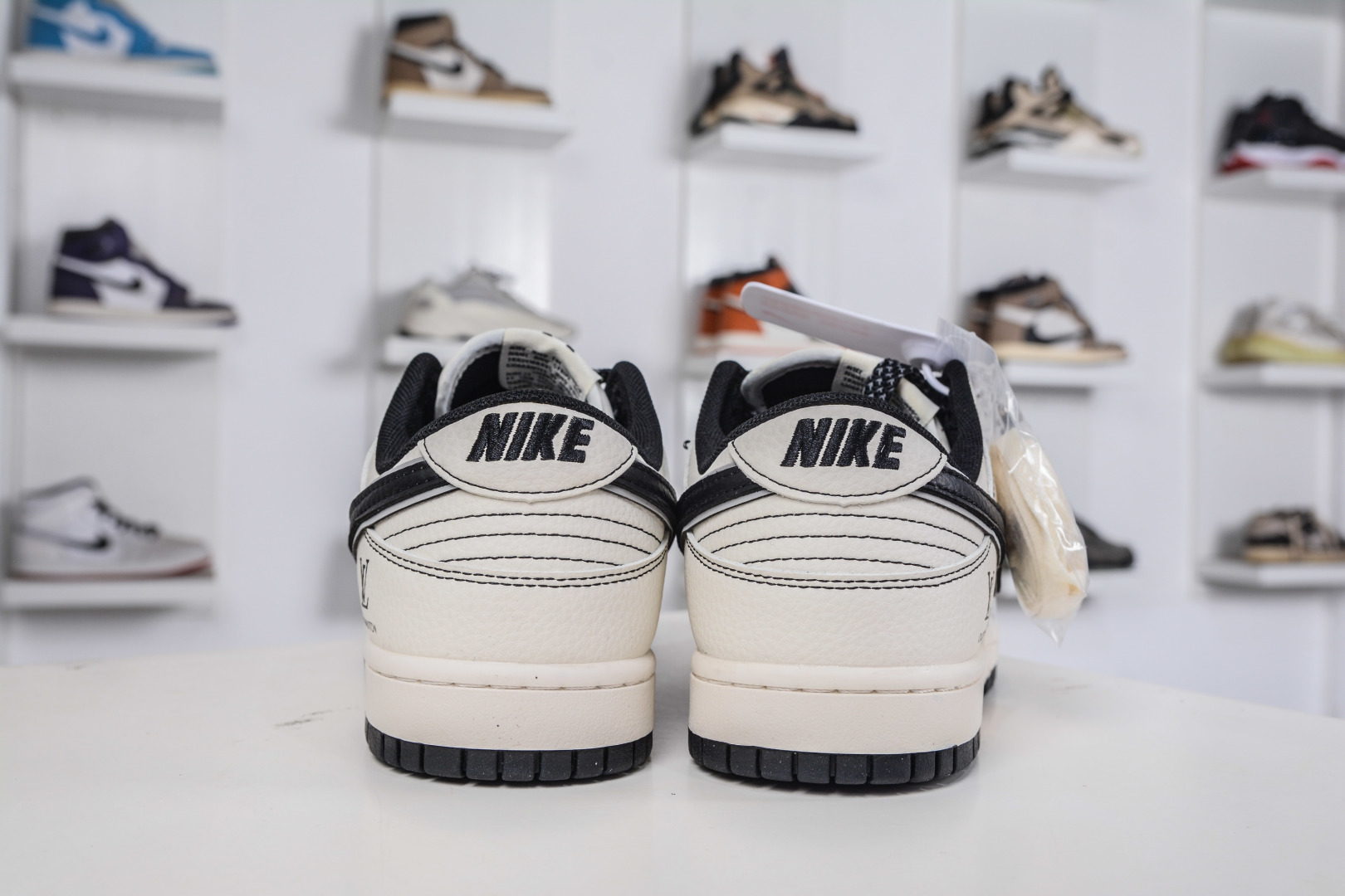 270 Nike SB Dunk Low x Louis Vuitton LV联名-印花米黑勾 HH7518-095