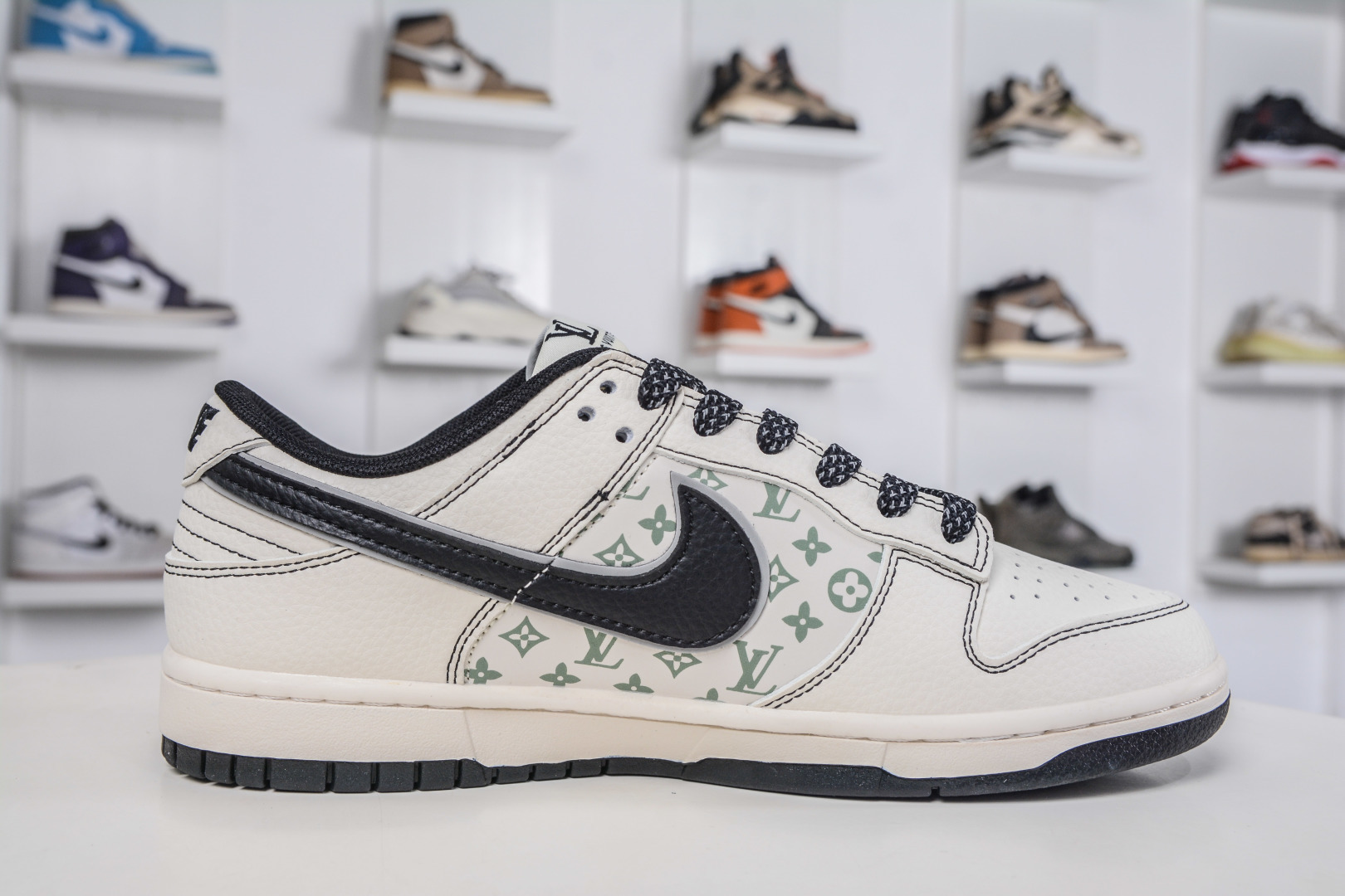 270 Nike SB Dunk Low x Louis Vuitton LV联名-印花米黑勾 HH7518-095
