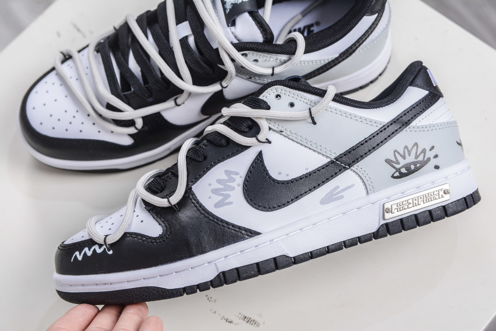 270 Nike Dunk Low 不羁涂鸦 黑白灰 DD1391-100